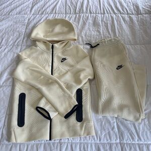 Nike Tech Fleece Big Kids Joggers & Full Zip Hoodie